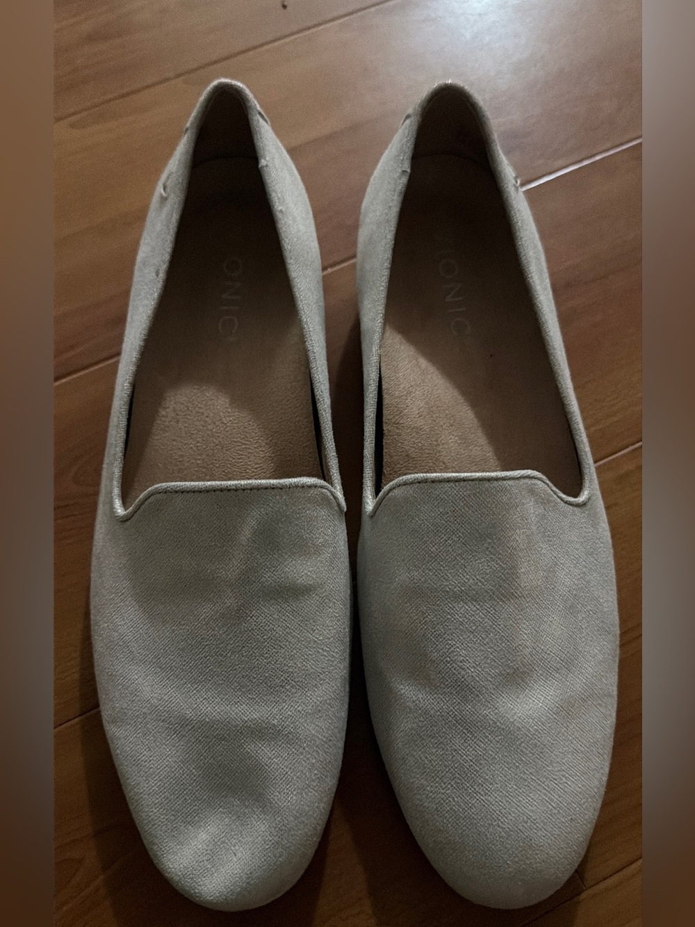 Vionic Women's Look Loafers in Light Gray